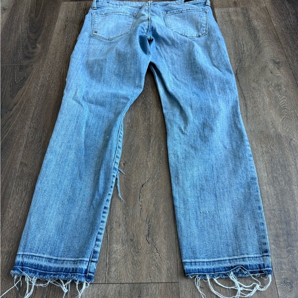 Kut from the Kloth Jeans. Women’s size 8. Light Wash. - Picture 7 of 9
